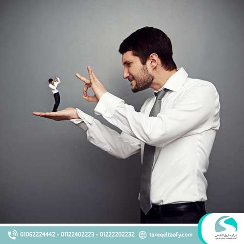 صفات الزوج النرجسي وطرق التعامل معه نصائح اطباء طريق التعافي 4 ما هي نقطة ضعف الرجل النرجسي؟