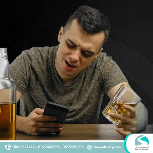 خلط الكحول مع المخدرات والأدوية: المخاطر القاتلة، التداخلات الدوائية، وخطة العلاج الآمن المعتمدة طبيًا 2026 4 الأعراض الجسدية والنفسية لخلط الكحول مع المخدرات